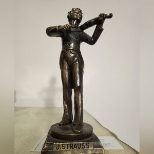 Johann Straus sculpture
